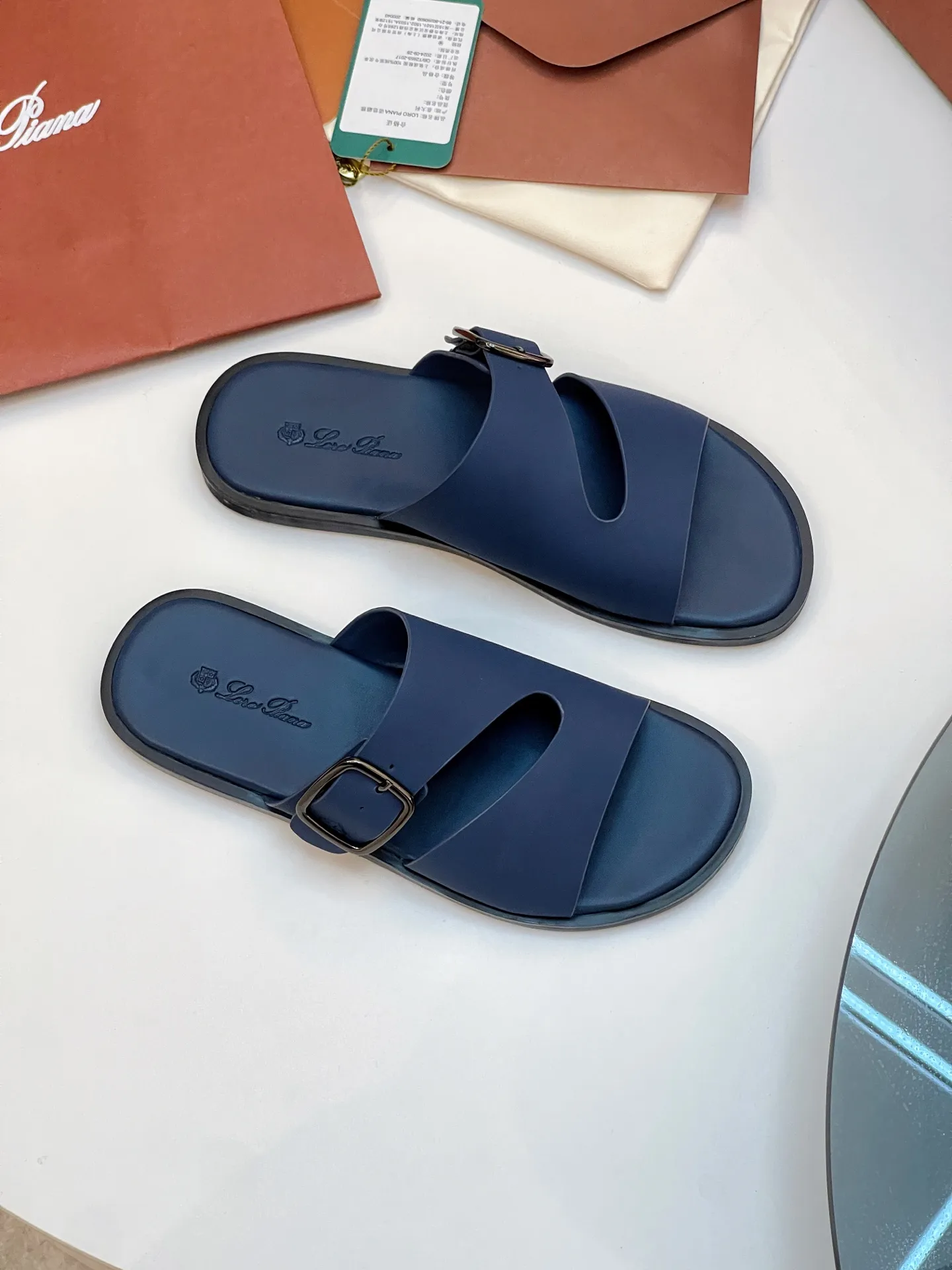 Men's shoes 💰420 Loro Piana, LP's popular spring and summer slippers are synchronized with the new counters, uppers are imported cowhide fabrics from Italy, high-quality splicing technology, soles: original soles specially provided by the original factory, exclusive molded soles are super comfortable, original factory orders, 🔍🔍high quality, you can go in and out of the counter at will, welcome to compare, code number 39-44 (order 38 45 46)